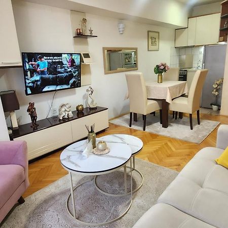 New Apartment 8, Self Check-In, Free Parking Skopje Esterno foto