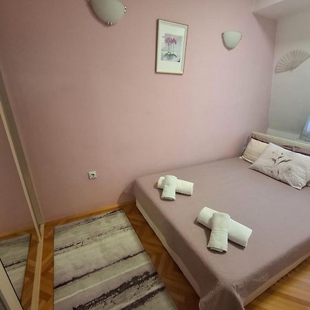 New Apartment 8, Self Check-In, Free Parking Skopje Esterno foto